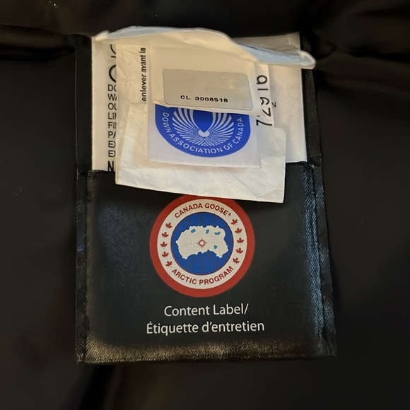 Canada Goose Montebello Parka - Picture 3 of 9